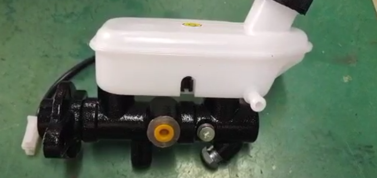 Clutch master pump